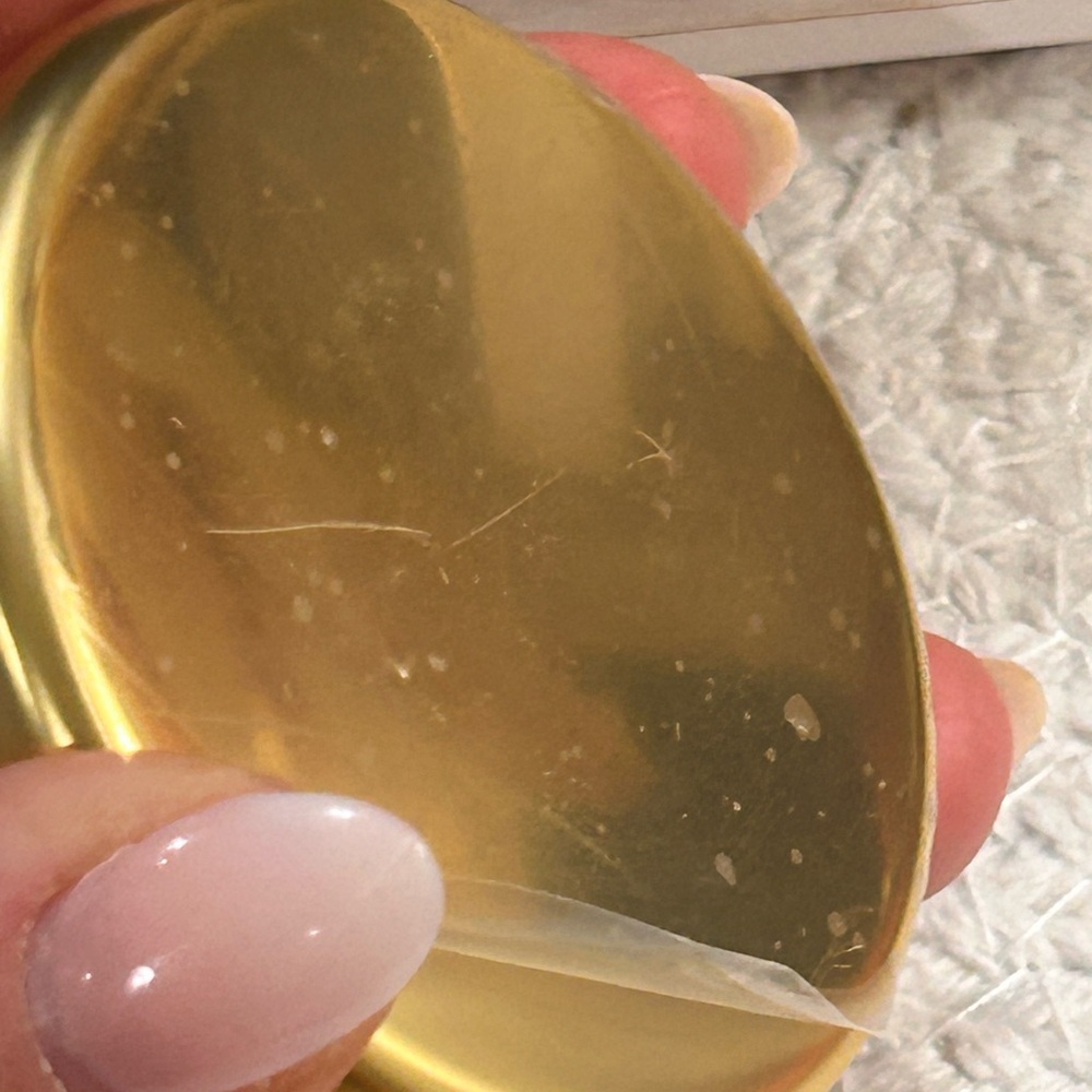 Gucci Beauty | NEW & Sealed Gold Mirror with Floral Pink Pouch ⭐️ - Picture 6 of 11